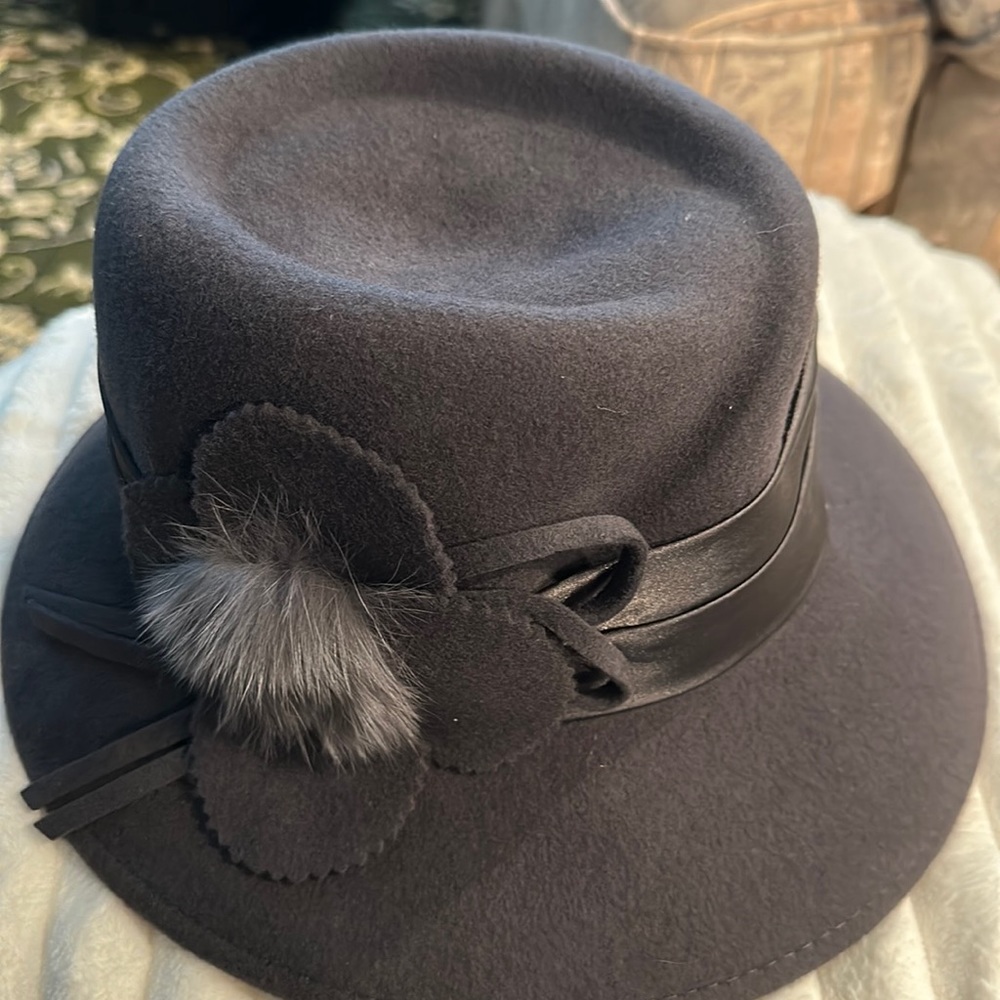 NWT Gray MAGID Ladies Hat with Satin sash and faux fur flowe on the side.